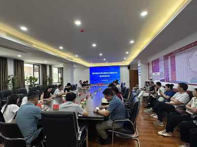 襄陽(yáng)高新區(qū)舉辦孵化器與眾創(chuàng)空間建設(shè)運(yùn)營(yíng)座談會(huì)暨業(yè)務(wù)培訓(xùn)會(huì)，共話企業(yè)孵化新篇章